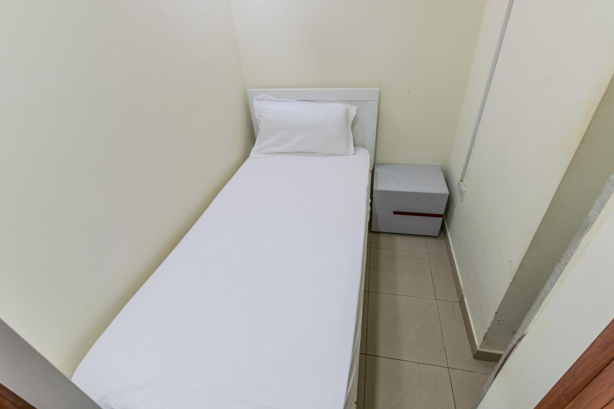 Accommodatie bij particulieren Roomy Small And Partitions At Marina Dubai